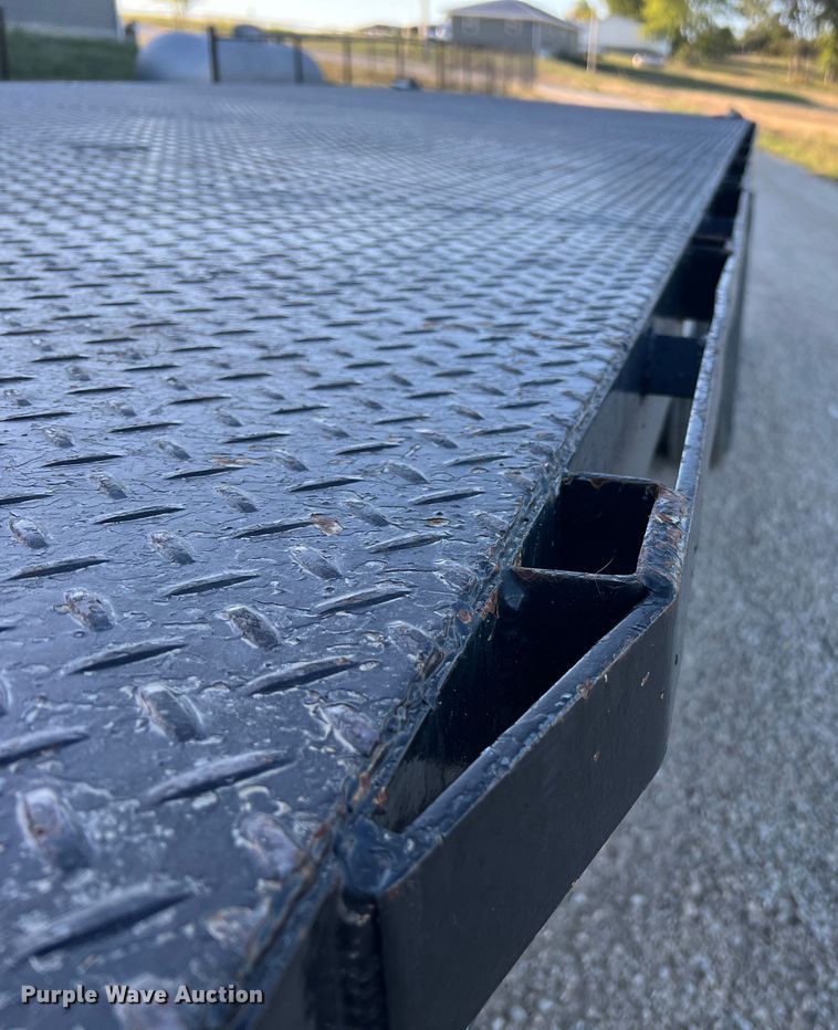 image for item MR9915 2015 Freightliner Business Class M2  flatbed truck