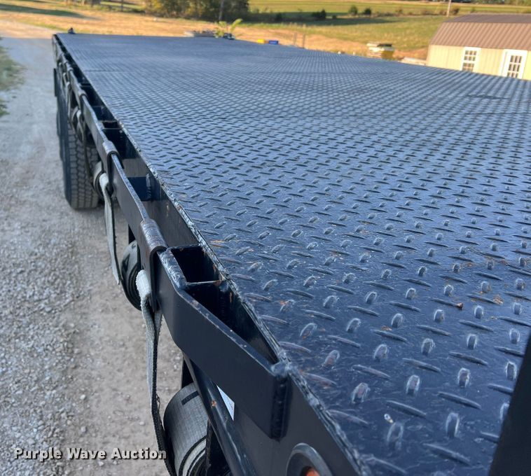 image for item MR9915 2015 Freightliner Business Class M2  flatbed truck