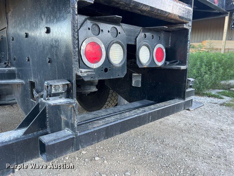 image for item MR9915 2015 Freightliner Business Class M2  flatbed truck