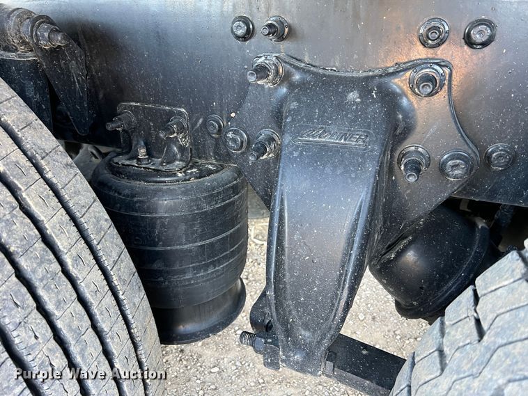 image for item MR9915 2015 Freightliner Business Class M2  flatbed truck