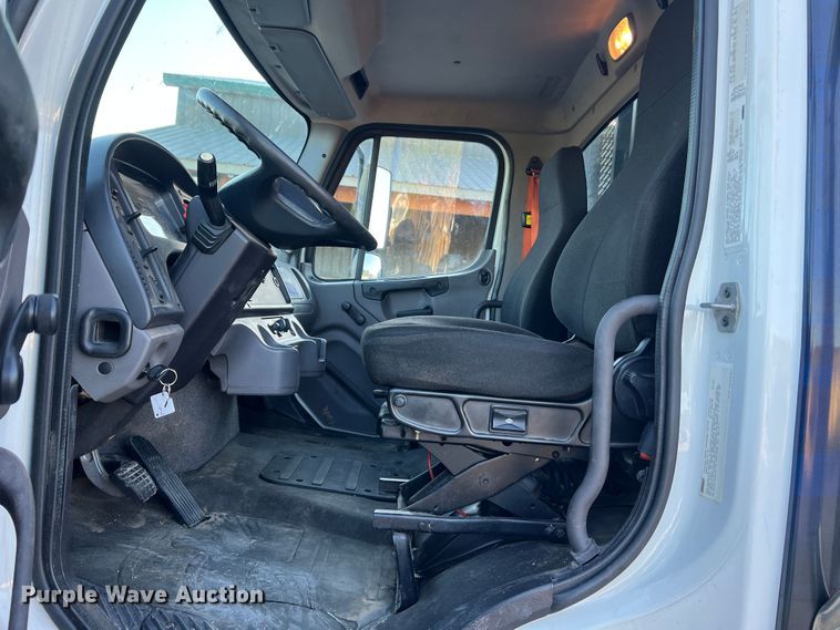 image for item MR9915 2015 Freightliner Business Class M2  flatbed truck