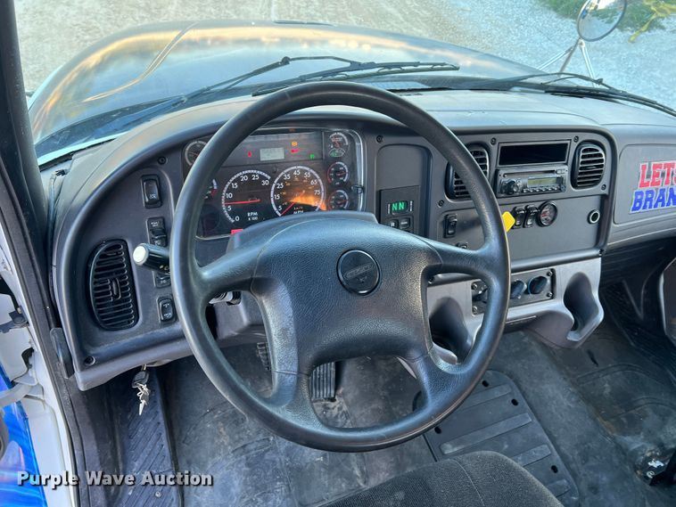 image for item MR9915 2015 Freightliner Business Class M2  flatbed truck