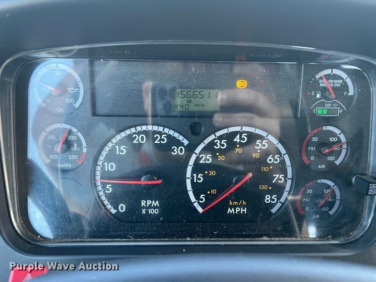 image for item MR9915 2015 Freightliner Business Class M2  flatbed truck