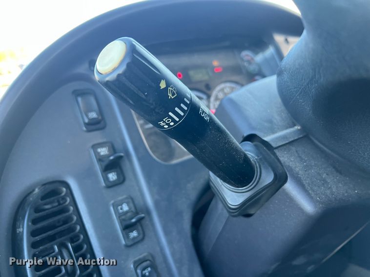 image for item MR9915 2015 Freightliner Business Class M2  flatbed truck