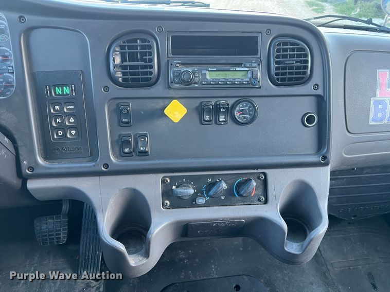 image for item MR9915 2015 Freightliner Business Class M2  flatbed truck