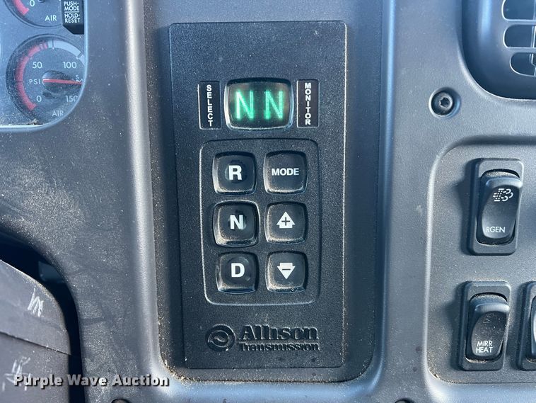 image for item MR9915 2015 Freightliner Business Class M2  flatbed truck