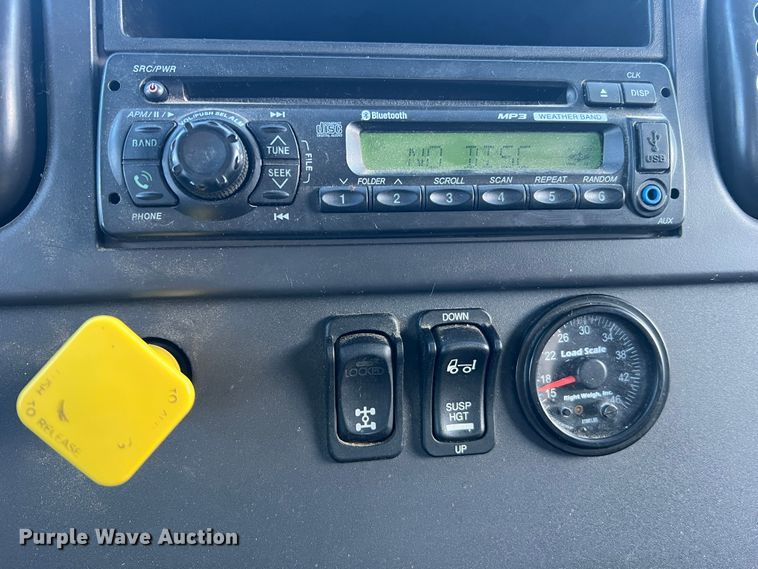 image for item MR9915 2015 Freightliner Business Class M2  flatbed truck