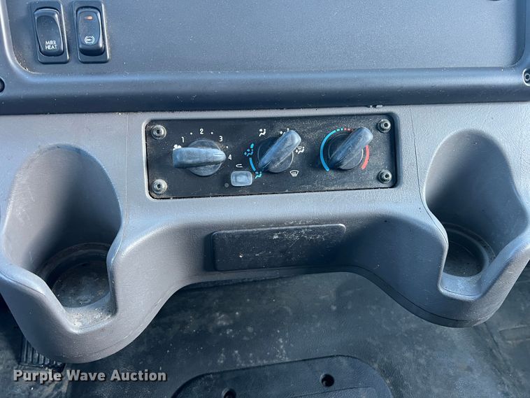 image for item MR9915 2015 Freightliner Business Class M2  flatbed truck