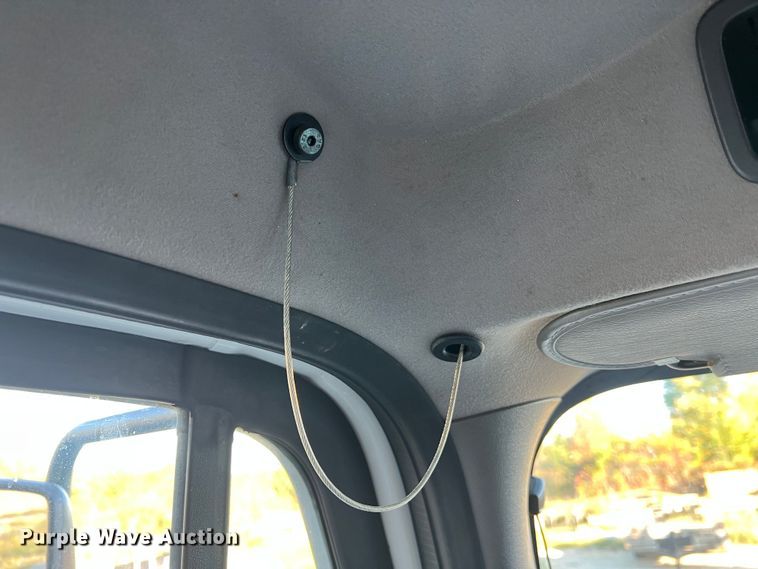 image for item MR9915 2015 Freightliner Business Class M2  flatbed truck