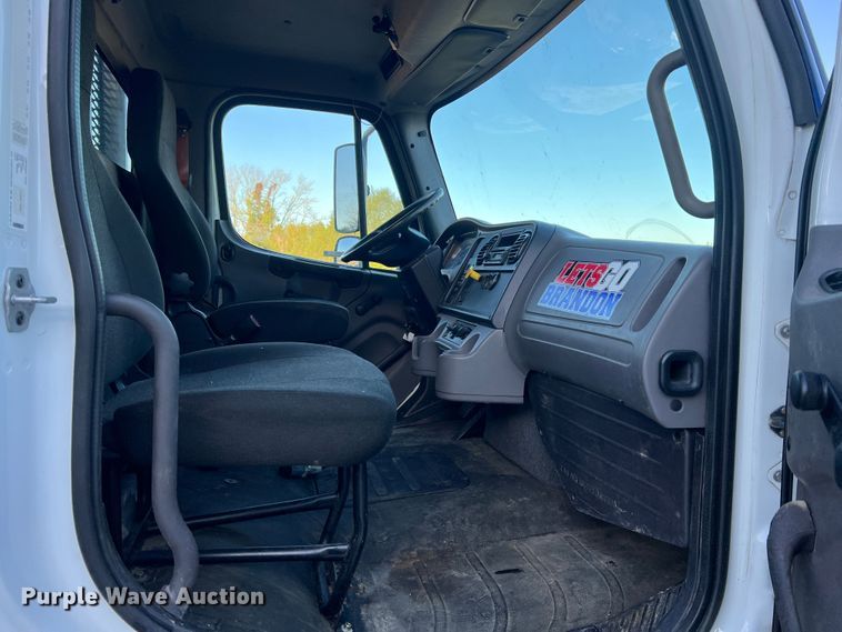 image for item MR9915 2015 Freightliner Business Class M2  flatbed truck