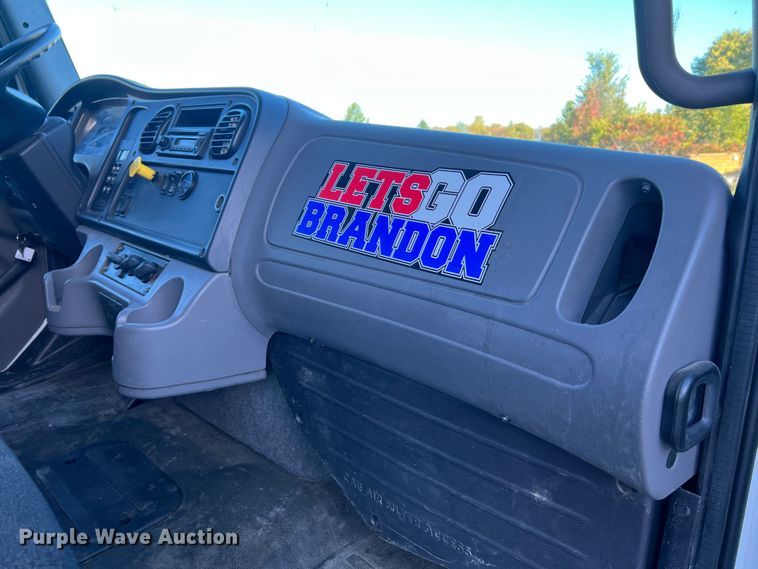 image for item MR9915 2015 Freightliner Business Class M2  flatbed truck