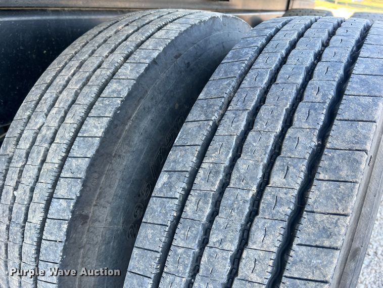 image for item MR9915 2015 Freightliner Business Class M2  flatbed truck