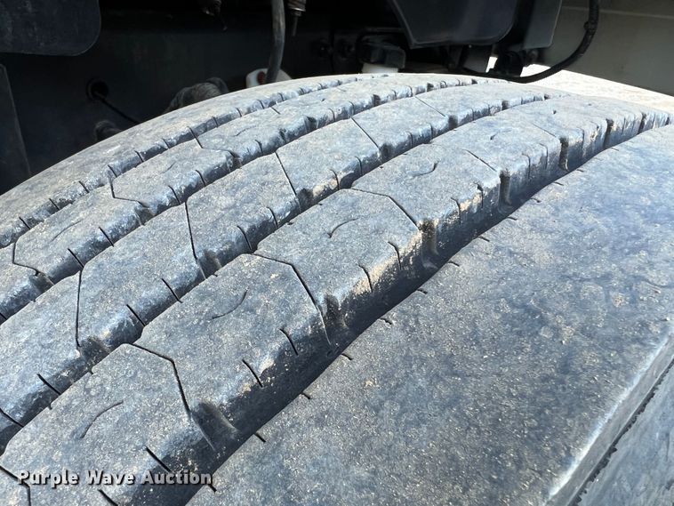 image for item MR9915 2015 Freightliner Business Class M2  flatbed truck