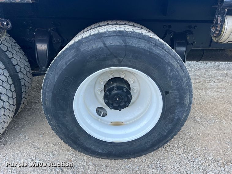 image for item MR9915 2015 Freightliner Business Class M2  flatbed truck