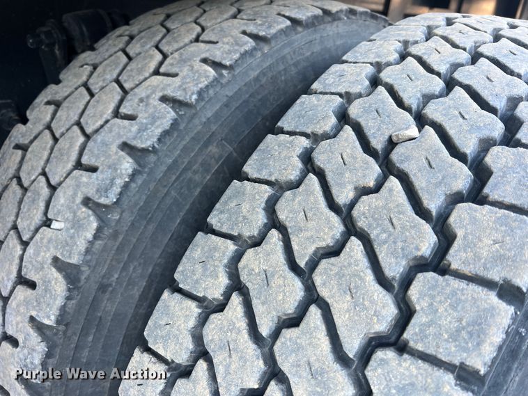 image for item MR9915 2015 Freightliner Business Class M2  flatbed truck