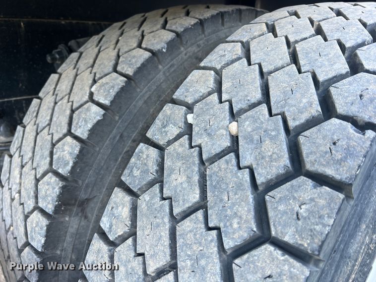 image for item MR9915 2015 Freightliner Business Class M2  flatbed truck