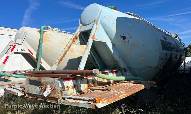 image for item MR9940 1978 Freuhauf  pneumatic dry bulk trailer