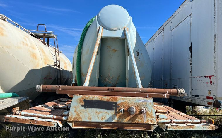 image for item MR9940 1978 Freuhauf  pneumatic dry bulk trailer