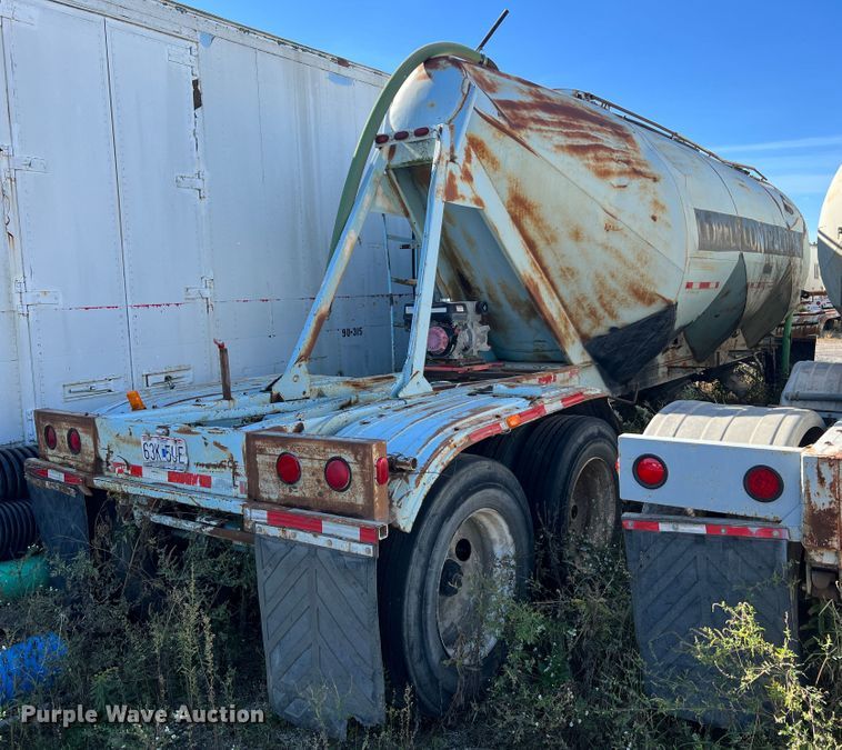 image for item MR9940 1978 Freuhauf  pneumatic dry bulk trailer