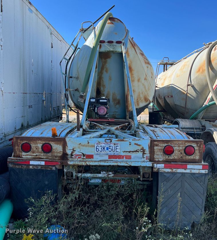 image for item MR9940 1978 Freuhauf  pneumatic dry bulk trailer