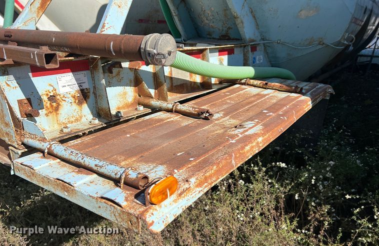 image for item MR9940 1978 Freuhauf  pneumatic dry bulk trailer