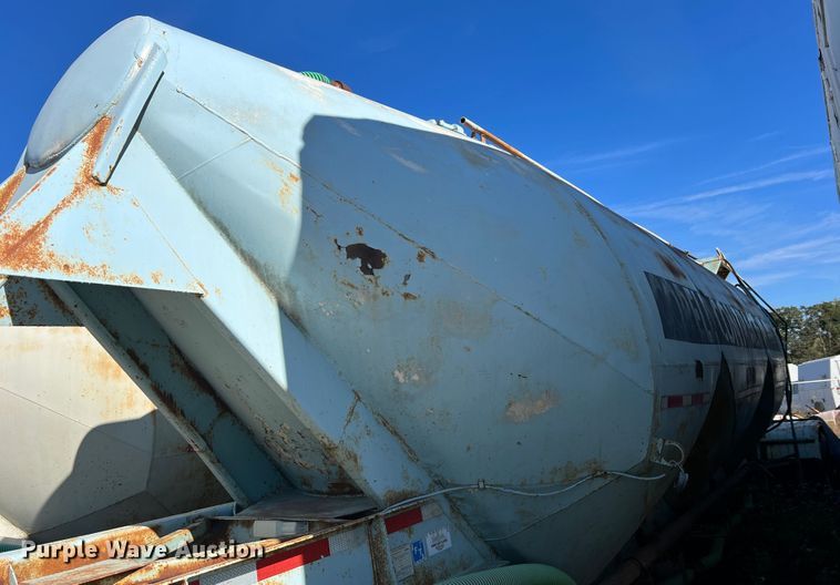 image for item MR9940 1978 Freuhauf  pneumatic dry bulk trailer