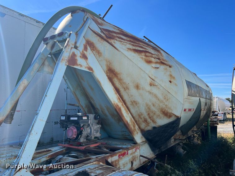 image for item MR9940 1978 Freuhauf  pneumatic dry bulk trailer