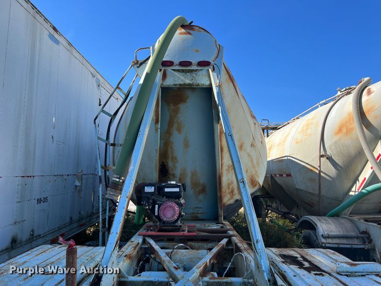 image for item MR9940 1978 Freuhauf  pneumatic dry bulk trailer