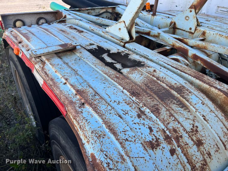 image for item MR9940 1978 Freuhauf  pneumatic dry bulk trailer