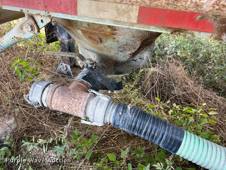 image for item MR9940 1978 Freuhauf  pneumatic dry bulk trailer