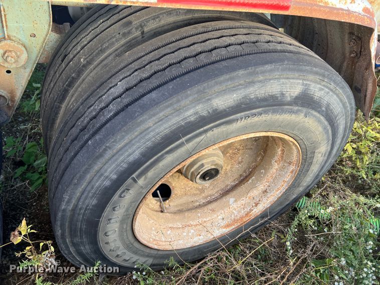 image for item MR9940 1978 Freuhauf  pneumatic dry bulk trailer