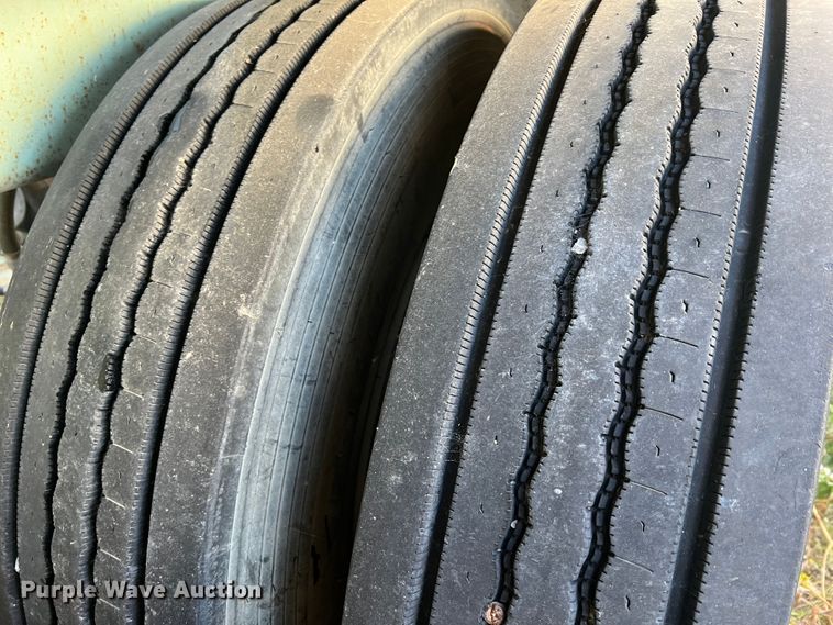 image for item MR9940 1978 Freuhauf  pneumatic dry bulk trailer