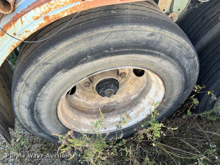 image for item MR9940 1978 Freuhauf  pneumatic dry bulk trailer