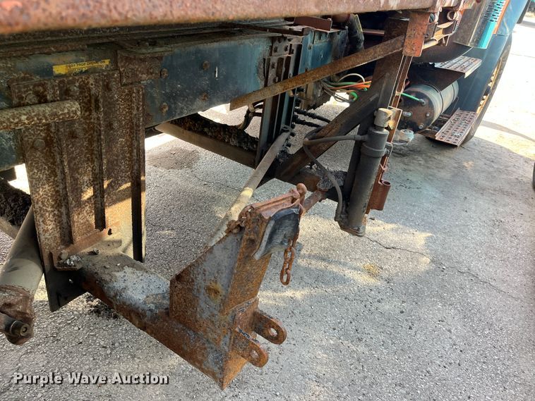 image for item DC6176 2004 International 7600  dump truck