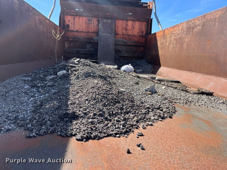 image for item DC6176 2004 International 7600  dump truck