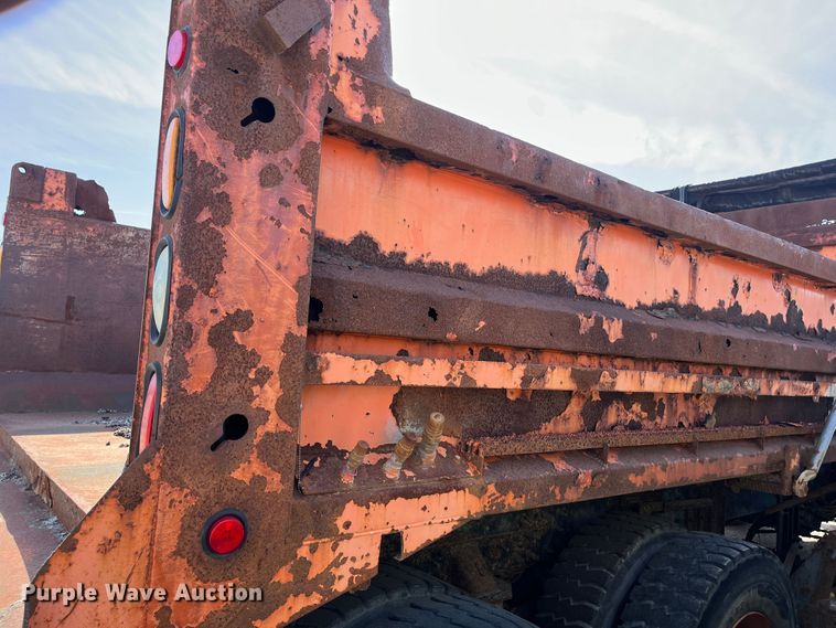 image for item DC6176 2004 International 7600  dump truck