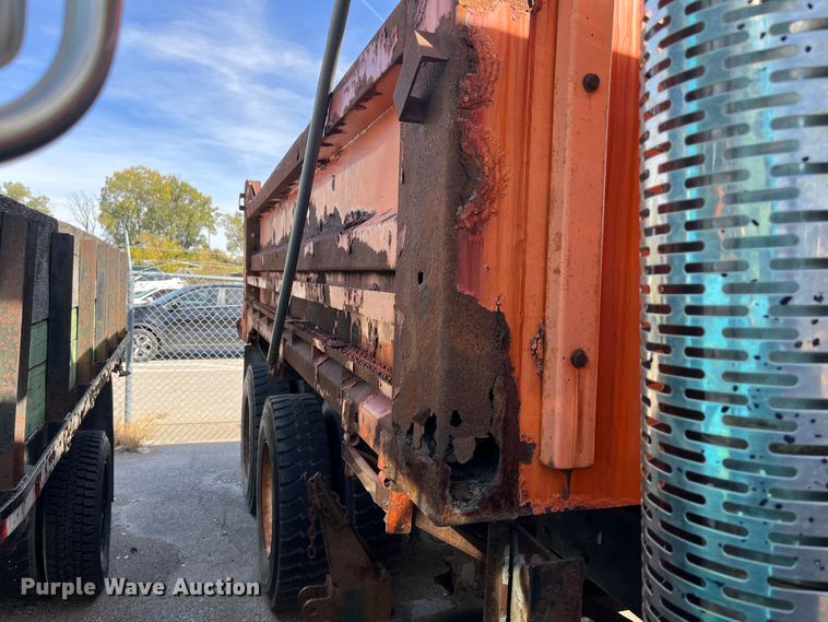 image for item DC6176 2004 International 7600  dump truck