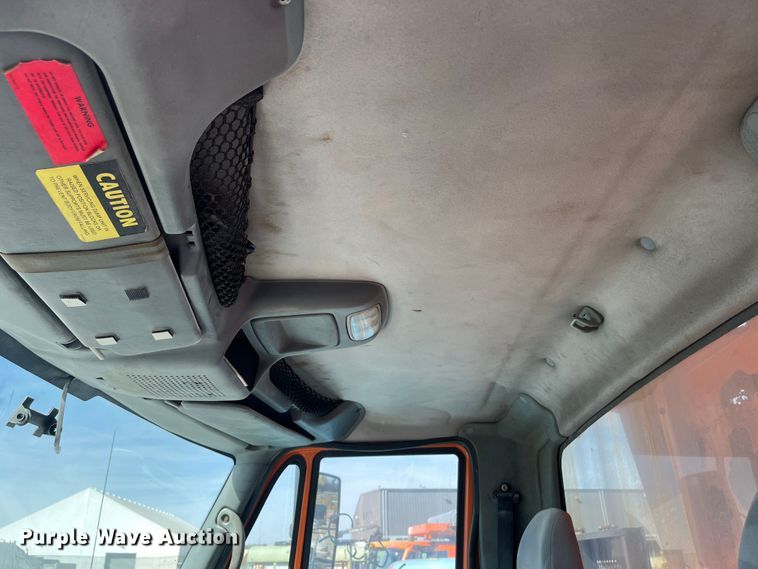 image for item DC6176 2004 International 7600  dump truck