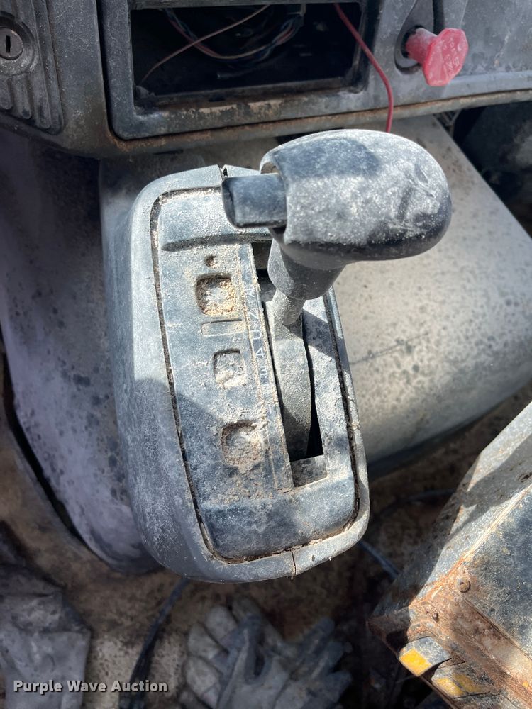 image for item DC6176 2004 International 7600  dump truck