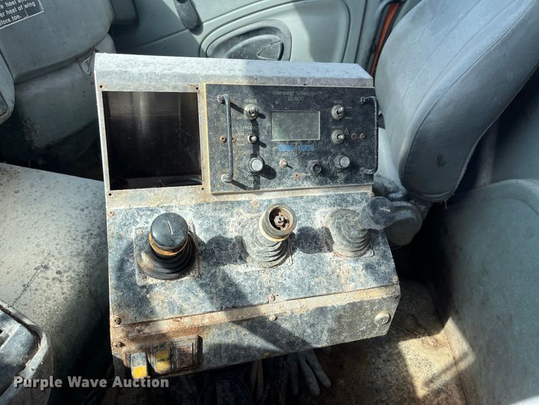 image for item DC6176 2004 International 7600  dump truck