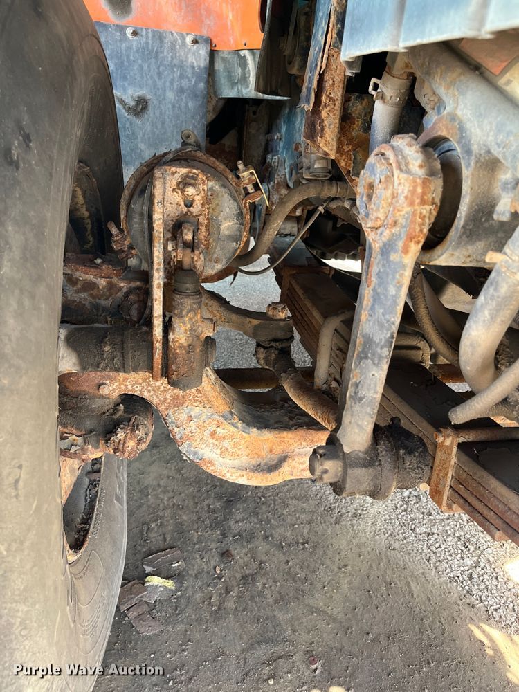 image for item DC6176 2004 International 7600  dump truck