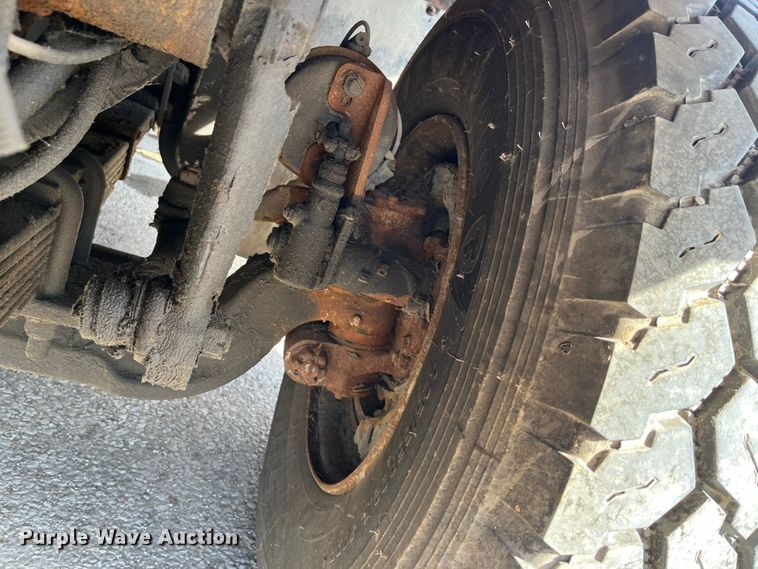 image for item DC6176 2004 International 7600  dump truck