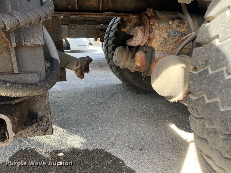 image for item DC6176 2004 International 7600  dump truck