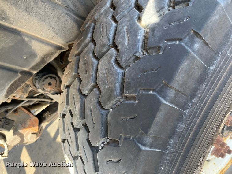 image for item DC6176 2004 International 7600  dump truck