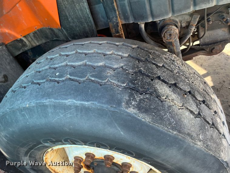 image for item DC6176 2004 International 7600  dump truck