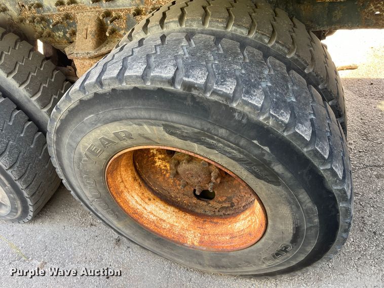 image for item DC6176 2004 International 7600  dump truck