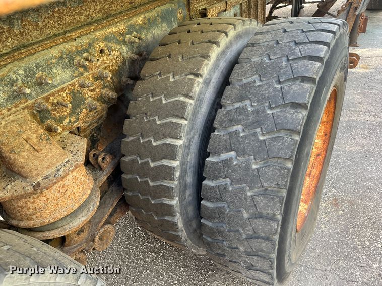 image for item DC6176 2004 International 7600  dump truck