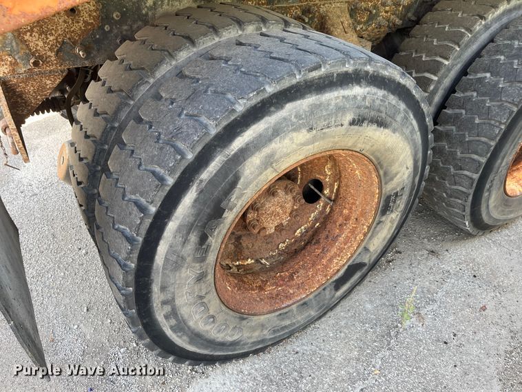 image for item DC6176 2004 International 7600  dump truck