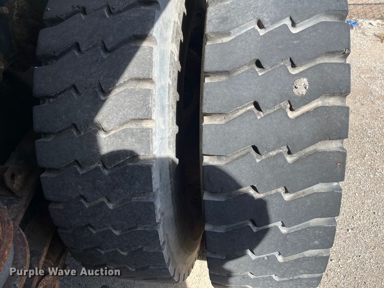 image for item DC6176 2004 International 7600  dump truck