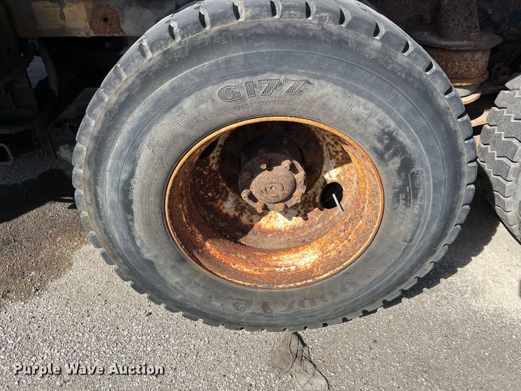 image for item DC6176 2004 International 7600  dump truck